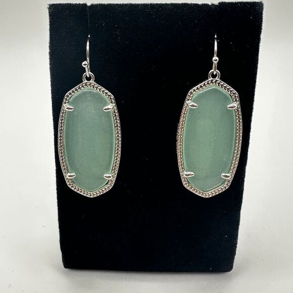 Retired Kendra Scott Elle "green Chalcedony" dangle earrings in silver tone! - Picture 5 of 12